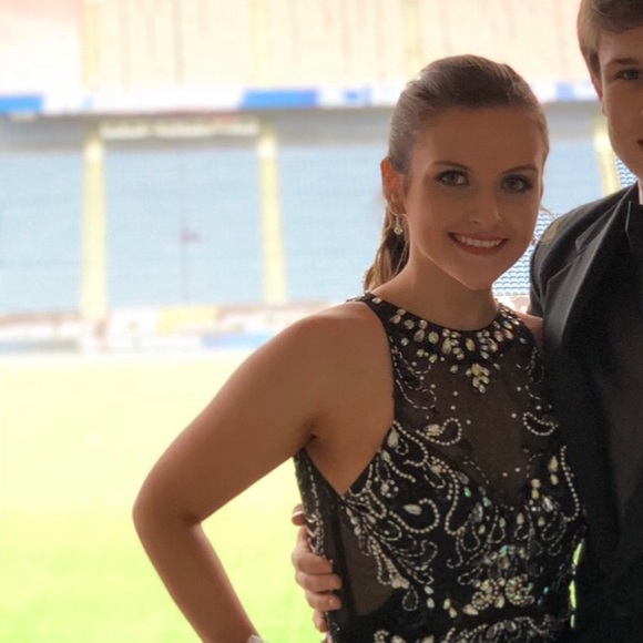 Meet your Posher, Makayla - Picture 2 of 2